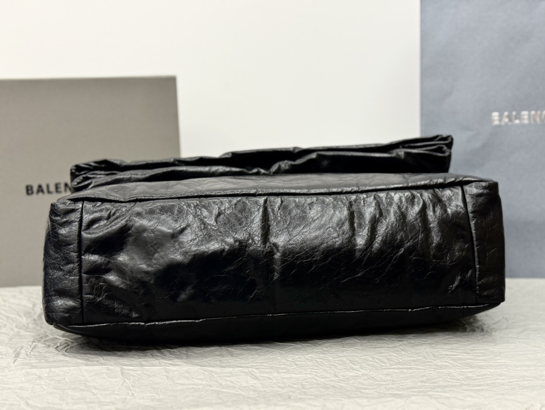 高仿BALENCIAGA巴黎世家 Monaco細紋牛皮革大號鏈帶包 大號油蠟黑金