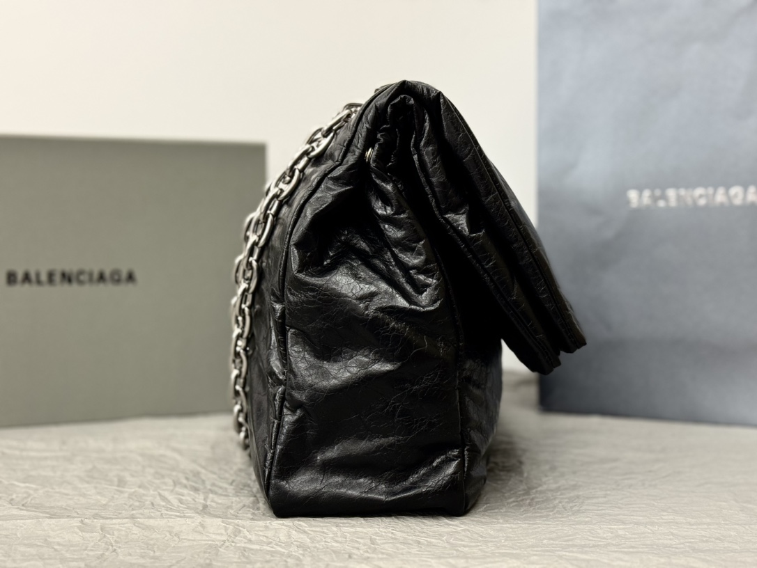 高仿BALENCIAGA巴黎世家 Monaco細紋牛皮革鏈帶包 大號油蠟黑銀
