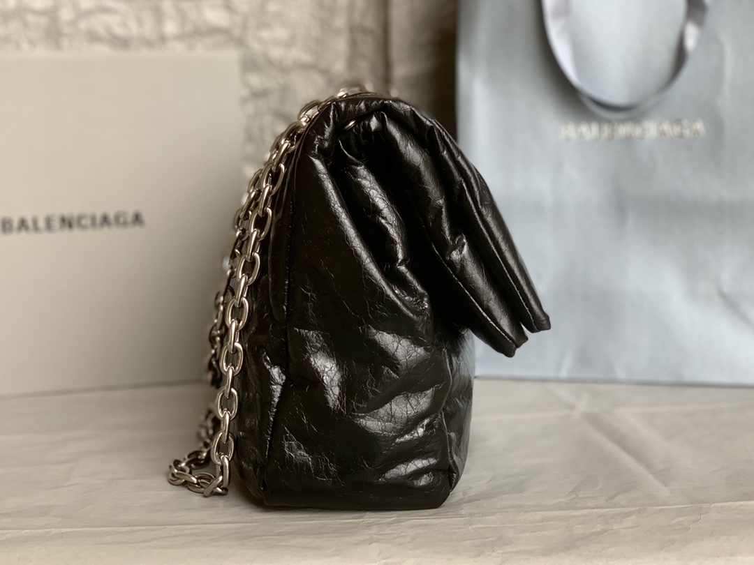 高仿BALENCIAGA巴黎世家 Monaco細紋牛皮革鏈帶包 中號油蠟黑銀