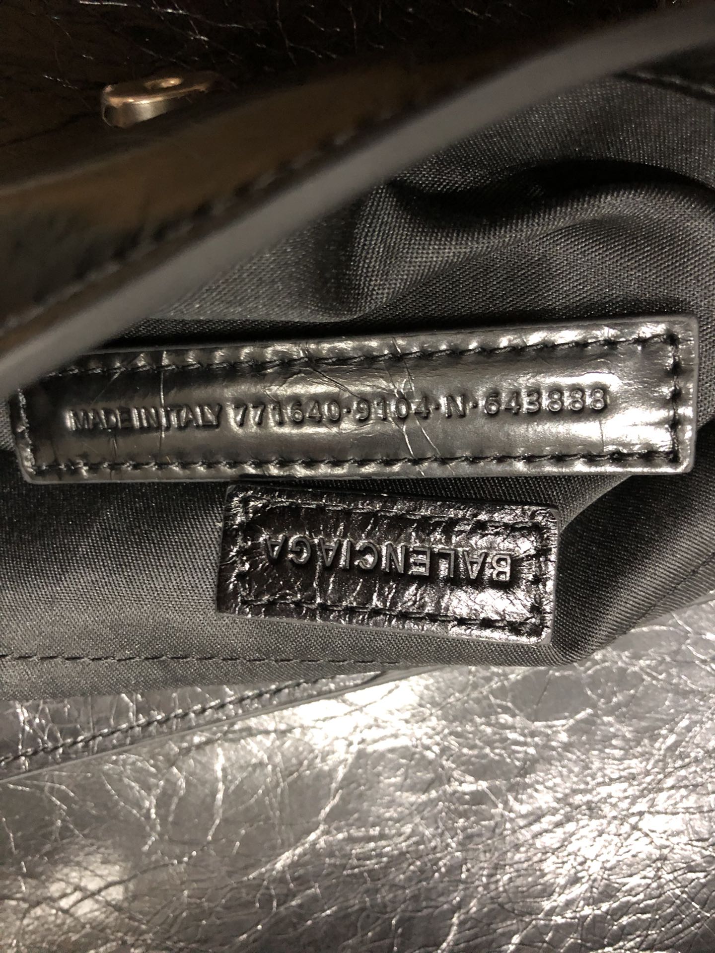専櫃複刻BALENCIAGA巴黎世家 Le Cagole黑色細紋牛皮革大號單肩包
