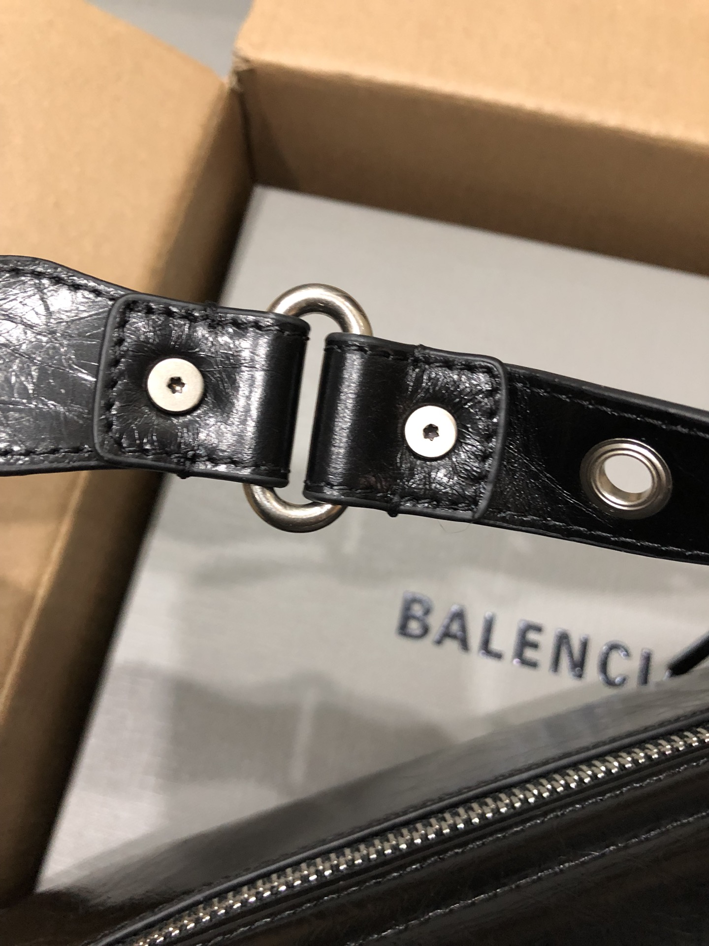専櫃複刻BALENCIAGA巴黎世家 Le Cagole黑色細紋牛皮革大號單肩包