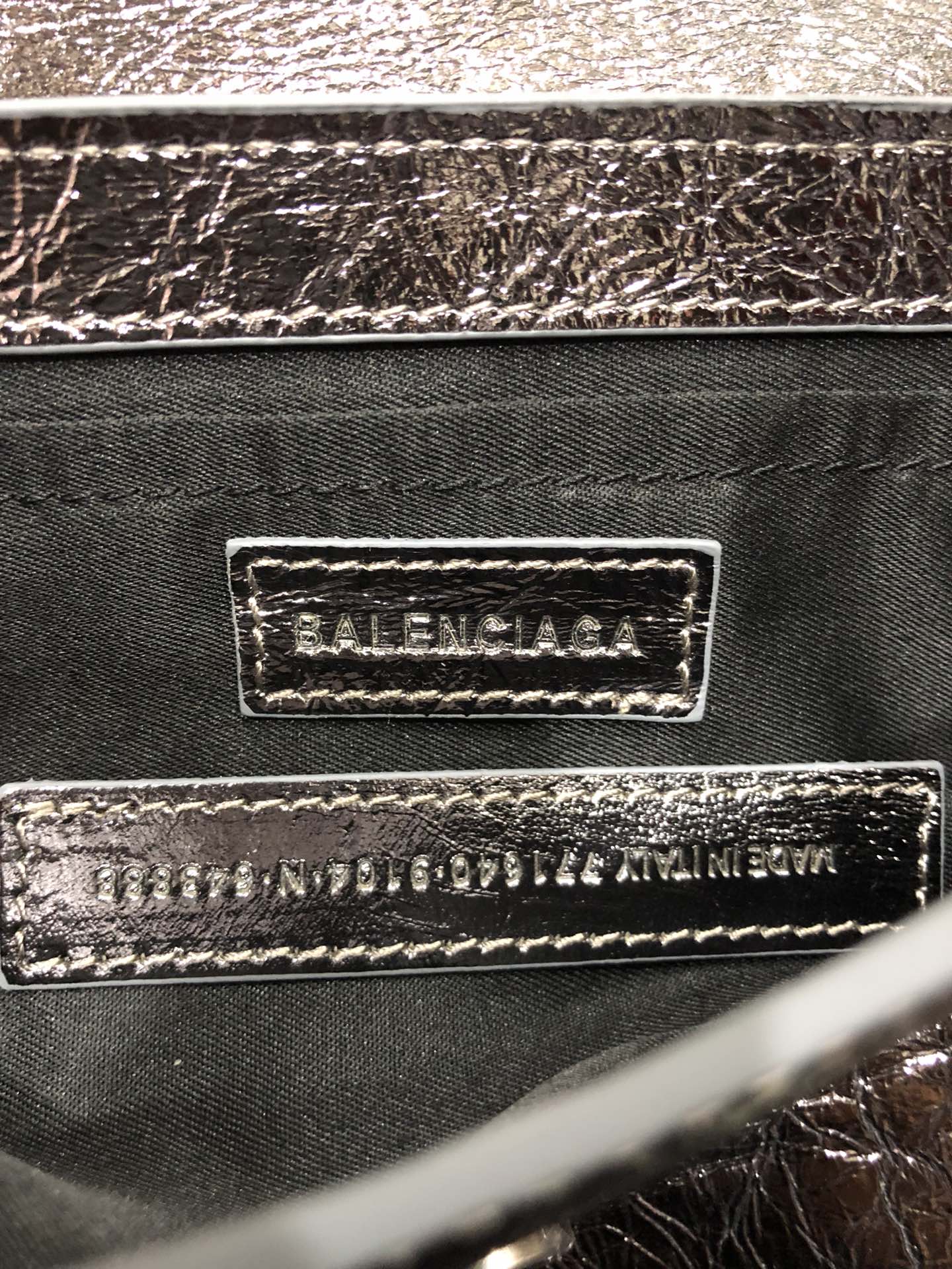 専櫃複刻BALENCIAGA巴黎世家 Le Cagole銀色細紋牛皮革大號單肩包 