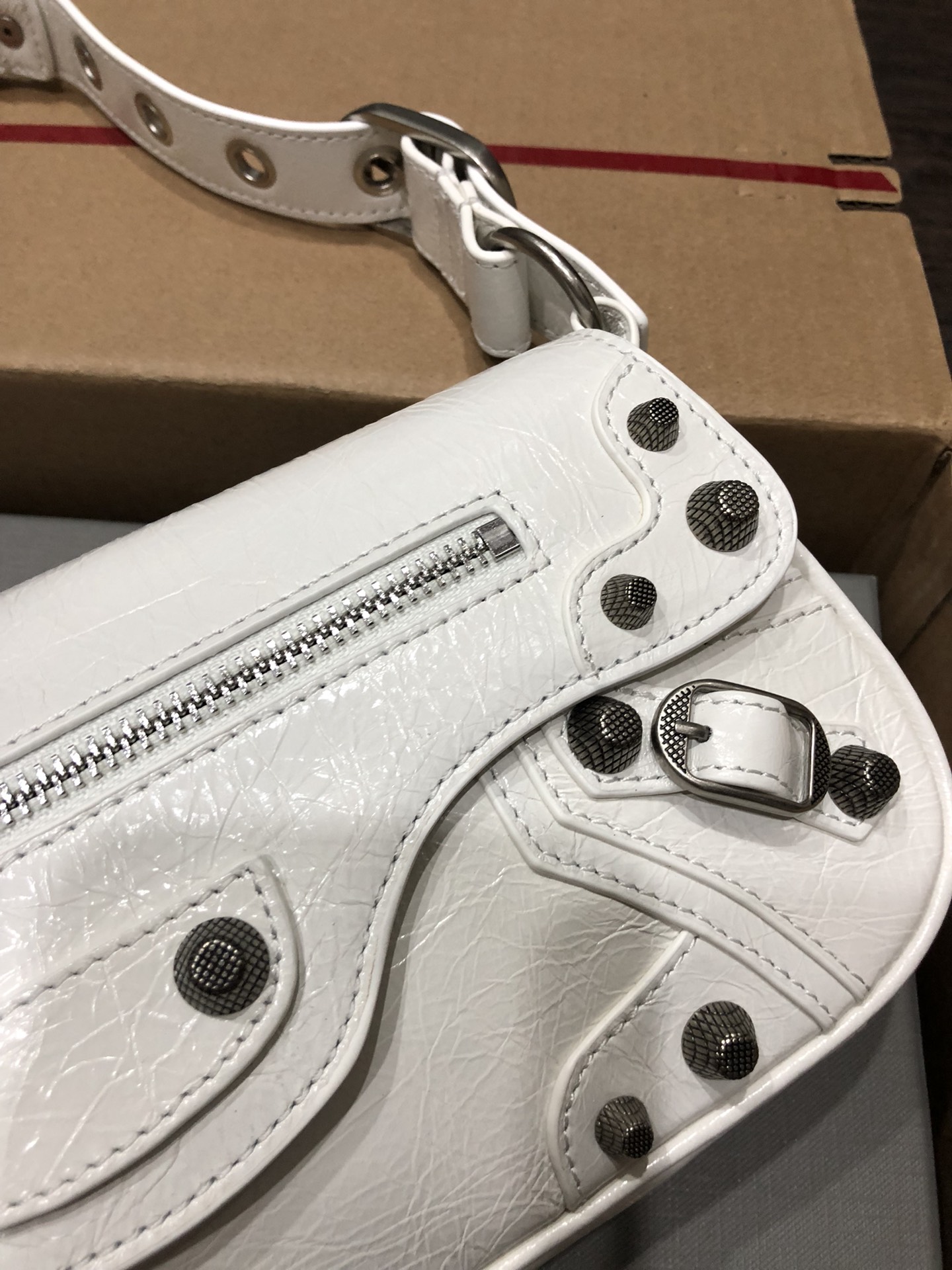 専櫃複刻BALENCIAGA巴黎世家 Le Cagole白色細紋牛皮革大號單肩包 