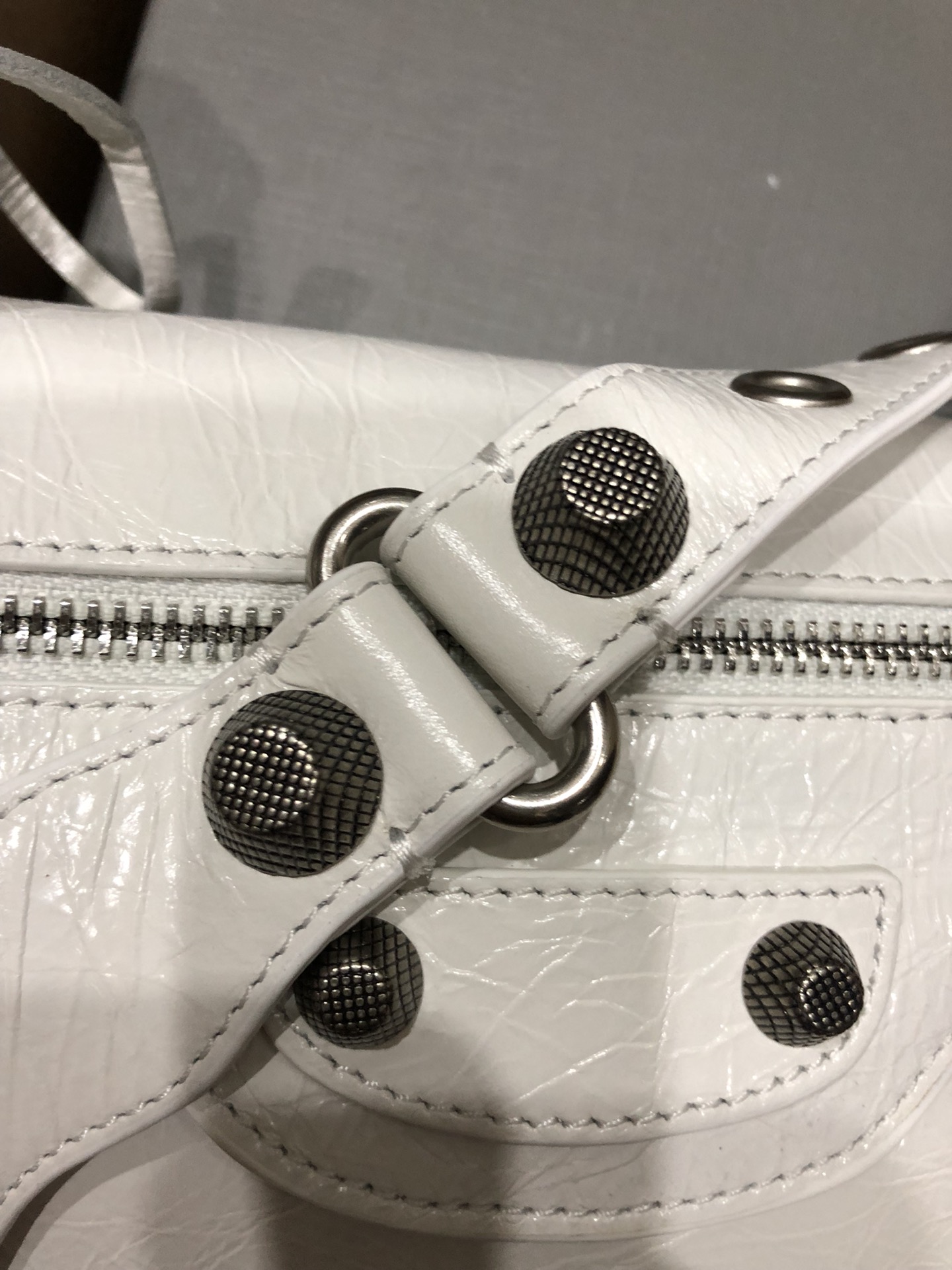 専櫃複刻BALENCIAGA巴黎世家 Le Cagole白色細紋牛皮革大號單肩包 