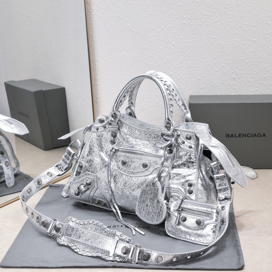 複刻高仿BALENCIAGA巴黎世家 Neo Cagole 細紋牛皮革手提包 中號銀色