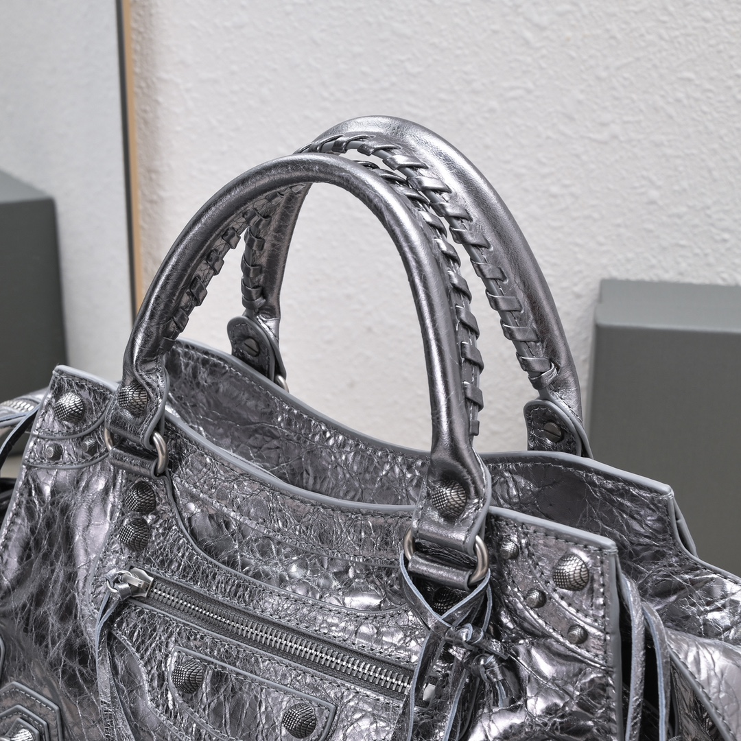 複刻高仿BALENCIAGA巴黎世家 Neo Cagole 細紋牛皮革手提包 中號銀灰