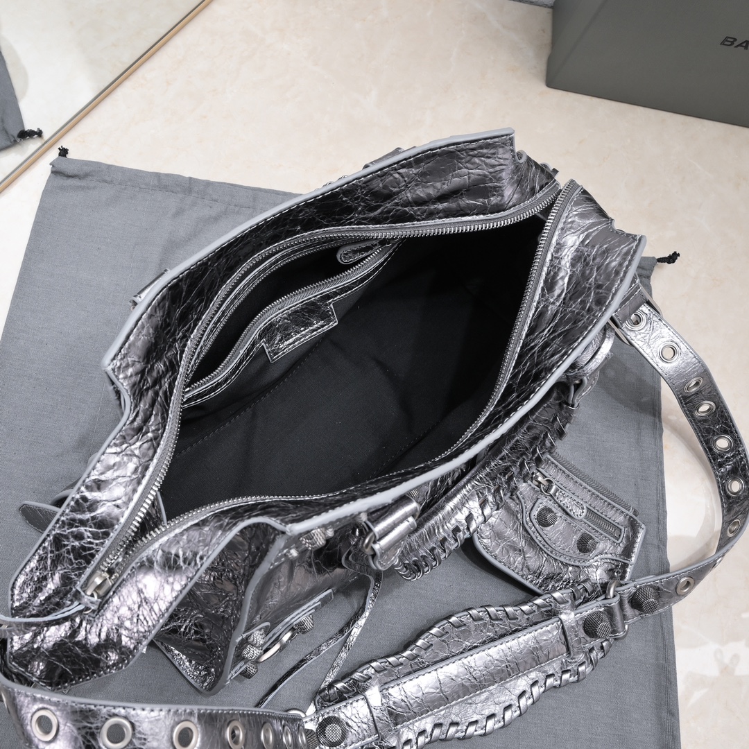 複刻高仿BALENCIAGA巴黎世家 Neo Cagole 細紋牛皮革手提包 中號銀灰