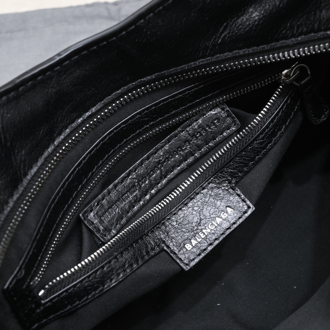 複刻高仿BALENCIAGA巴黎世家 Neo Cagole 細紋牛皮革手提包 中號黑色