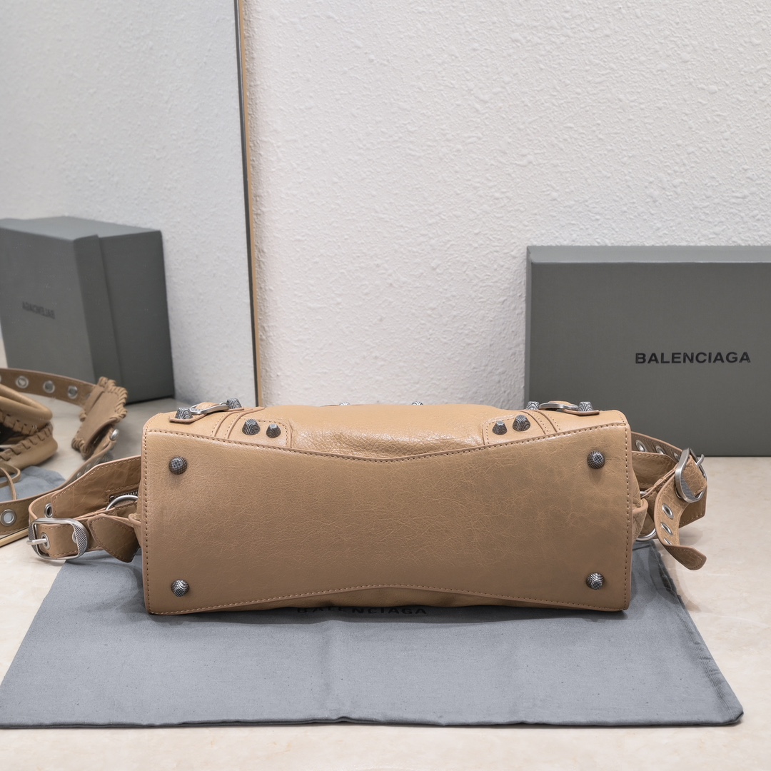 複刻高仿BALENCIAGA巴黎世家 Neo Cagole 細紋牛皮革手提包 中號棕色