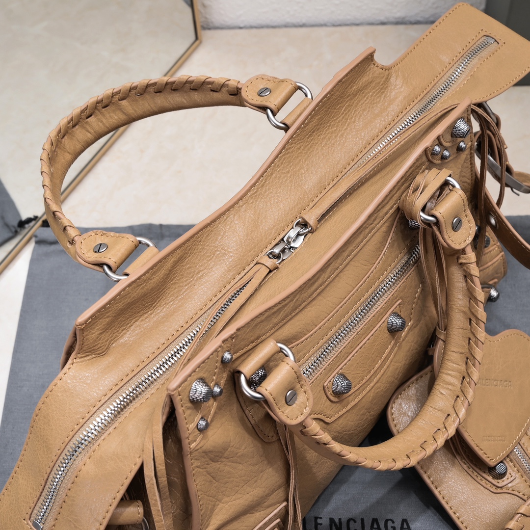 複刻高仿BALENCIAGA巴黎世家 Neo Cagole 細紋牛皮革手提包 中號棕色