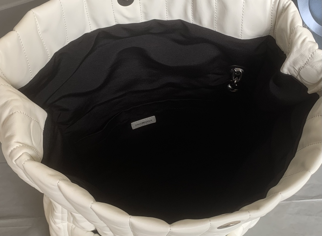 高仿複刻BALENCIAGA巴黎世家 Monaco白色絎縫薄牛皮革中號鏈帶包