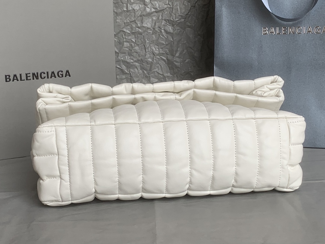 高仿複刻BALENCIAGA巴黎世家 Monaco白色絎縫薄牛皮革中號鏈帶包
