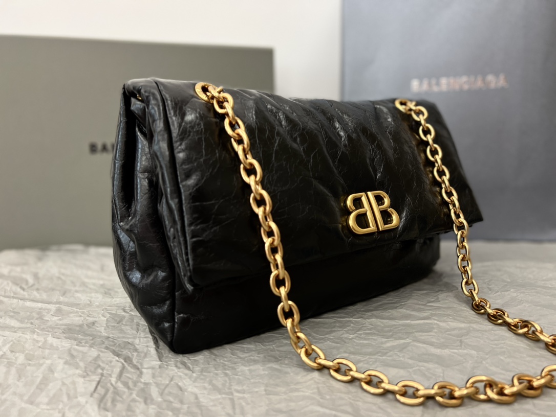 原單BALENCIAGA巴黎世家 Monaco絎縫薄牛皮革鏈帶包 小號【油蠟黑金】