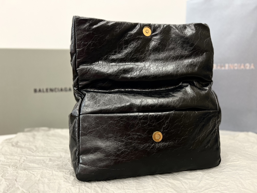 原單BALENCIAGA巴黎世家 Monaco絎縫薄牛皮革鏈帶包 小號【油蠟黑金】
