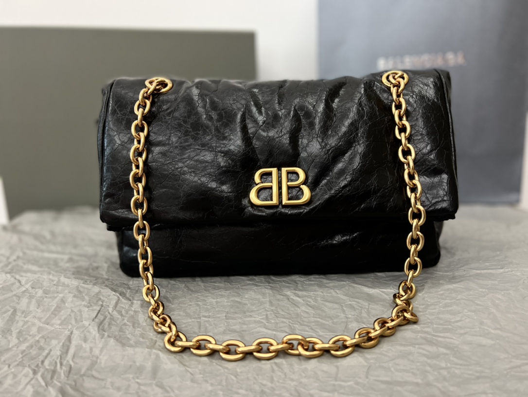 原單BALENCIAGA巴黎世家 Monaco絎縫薄牛皮革鏈帶包 小號【油蠟黑金】