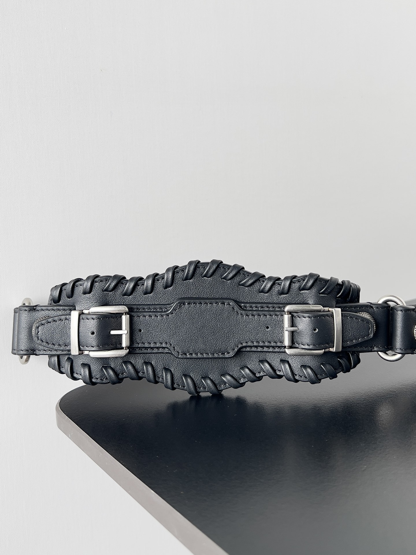 複刻BALENCIAGA巴黎世家 Le Cagole黑色光滑牛皮革搭扣加小號肩揹包
