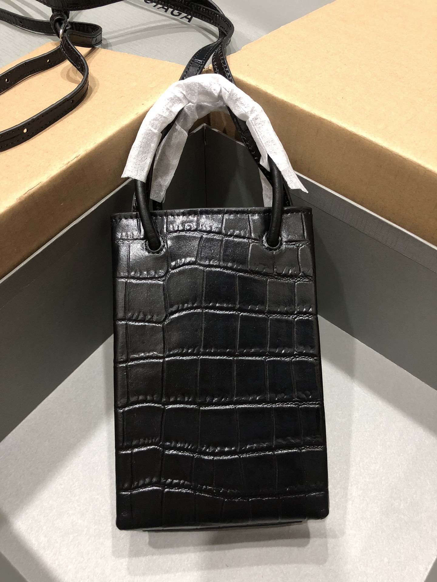 一比一複刻BALENCIAGA巴黎世家 Shopping 方格牛皮革手機包 黑色鱷魚紋