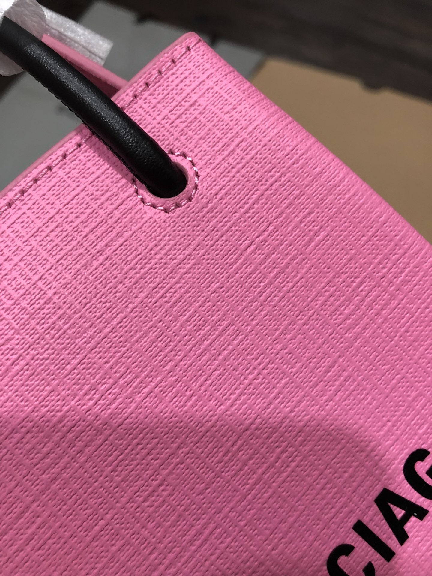 一比一複刻BALENCIAGA巴黎世家 Shopping 方格牛皮革手機包 粉紅