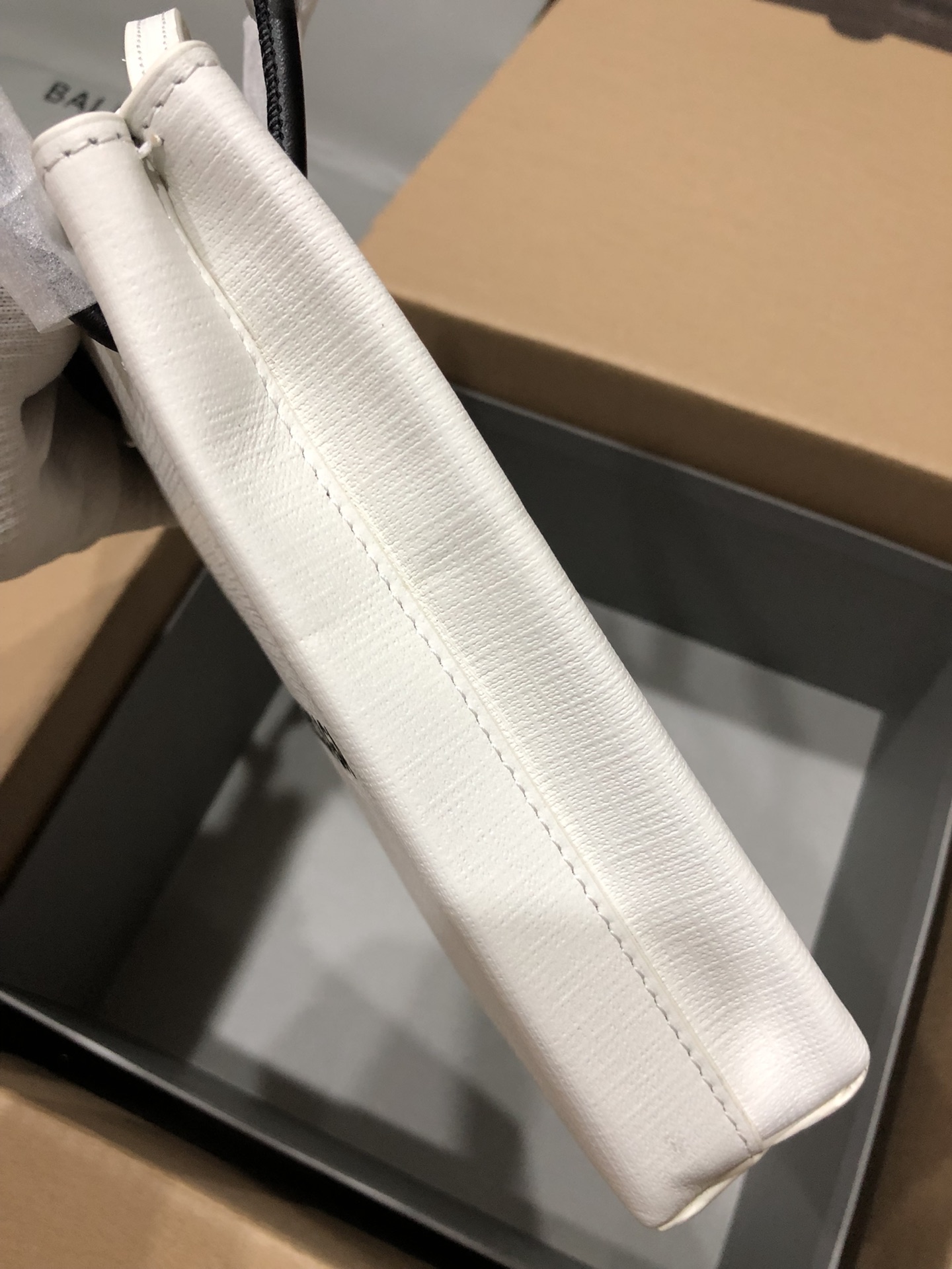 一比一複刻BALENCIAGA巴黎世家 Shopping 方格牛皮革手機包 白色