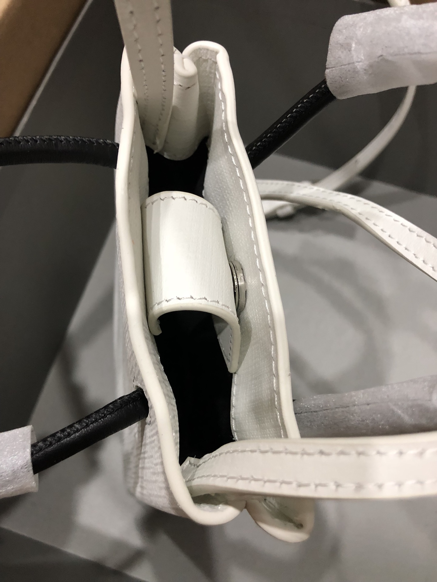 一比一複刻BALENCIAGA巴黎世家 Shopping 方格牛皮革手機包 白色
