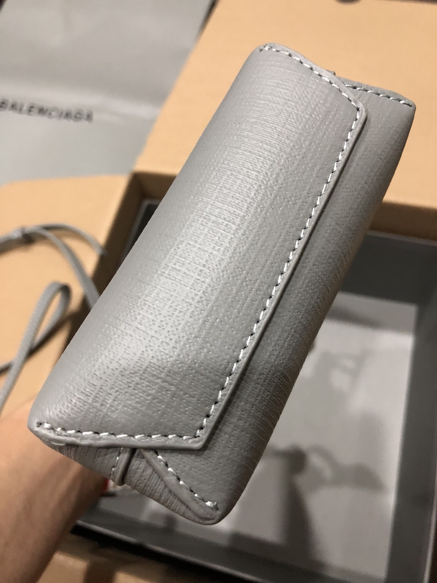 一比一複刻BALENCIAGA巴黎世家 Shopping 方格牛皮革手機包 灰色