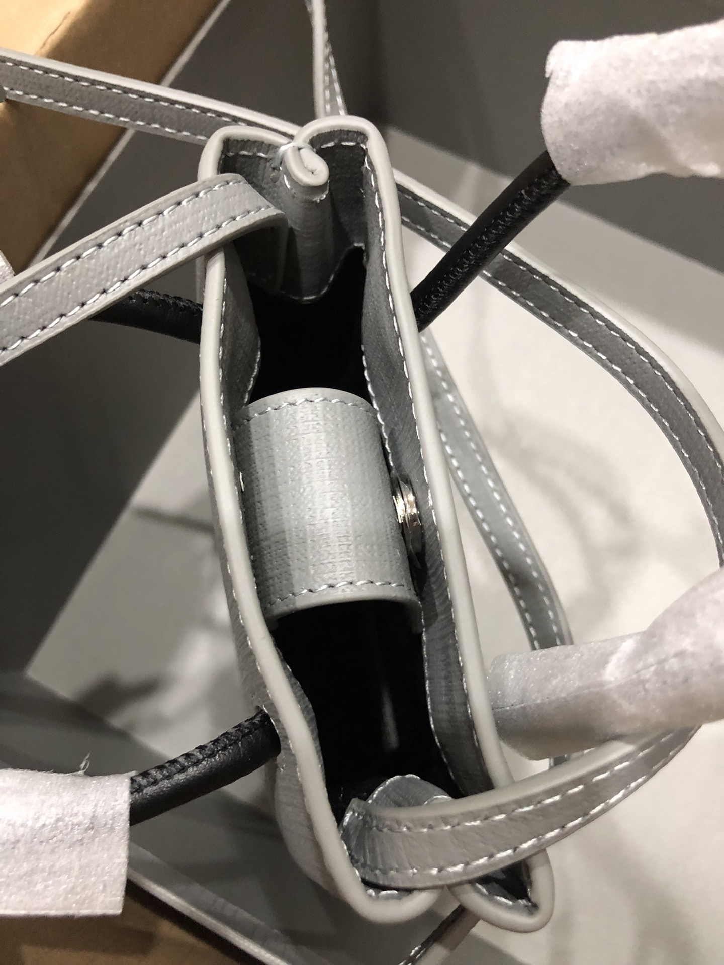 一比一複刻BALENCIAGA巴黎世家 Shopping 方格牛皮革手機包 灰色