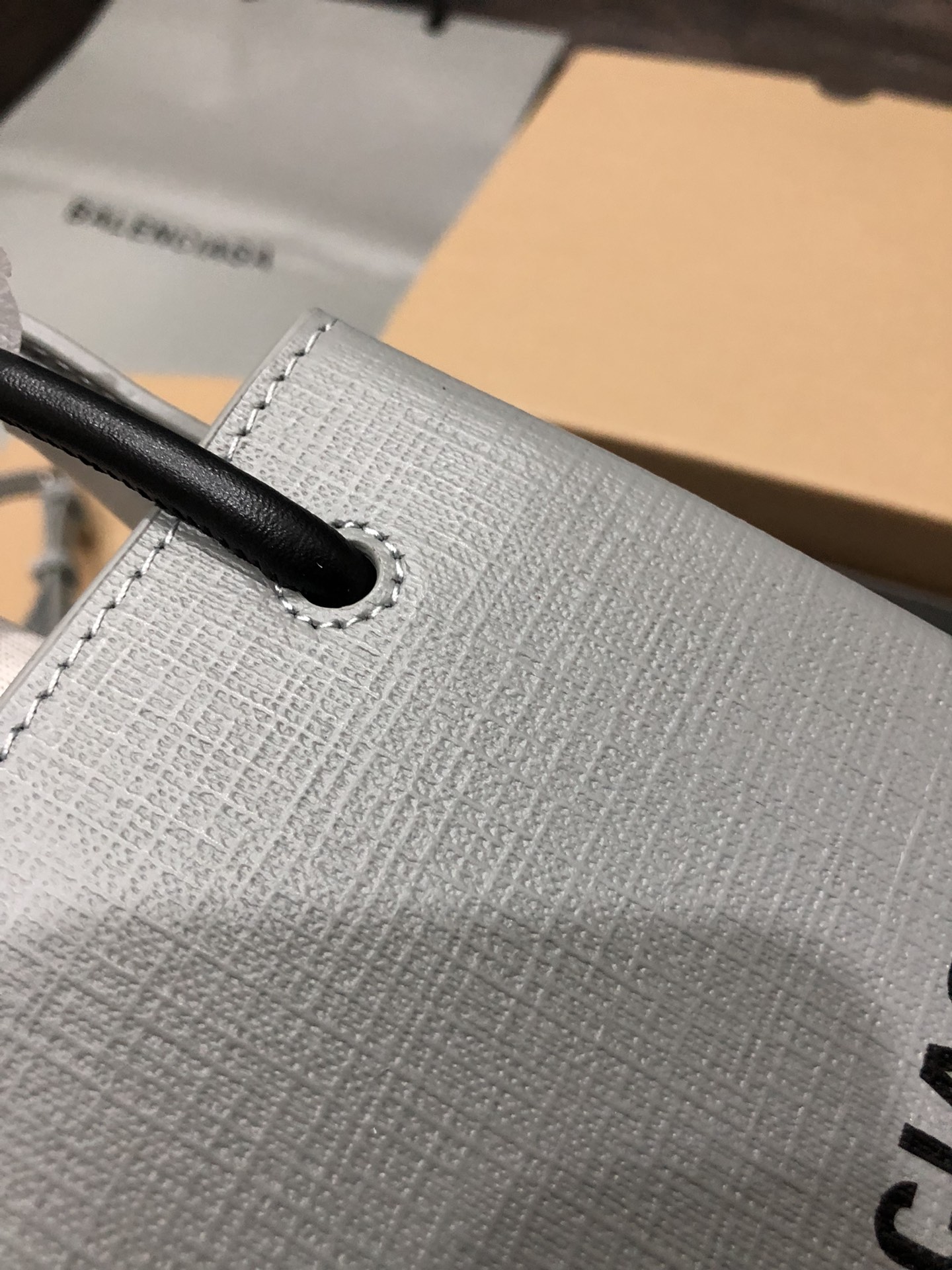 一比一複刻BALENCIAGA巴黎世家 Shopping 方格牛皮革手機包 灰色
