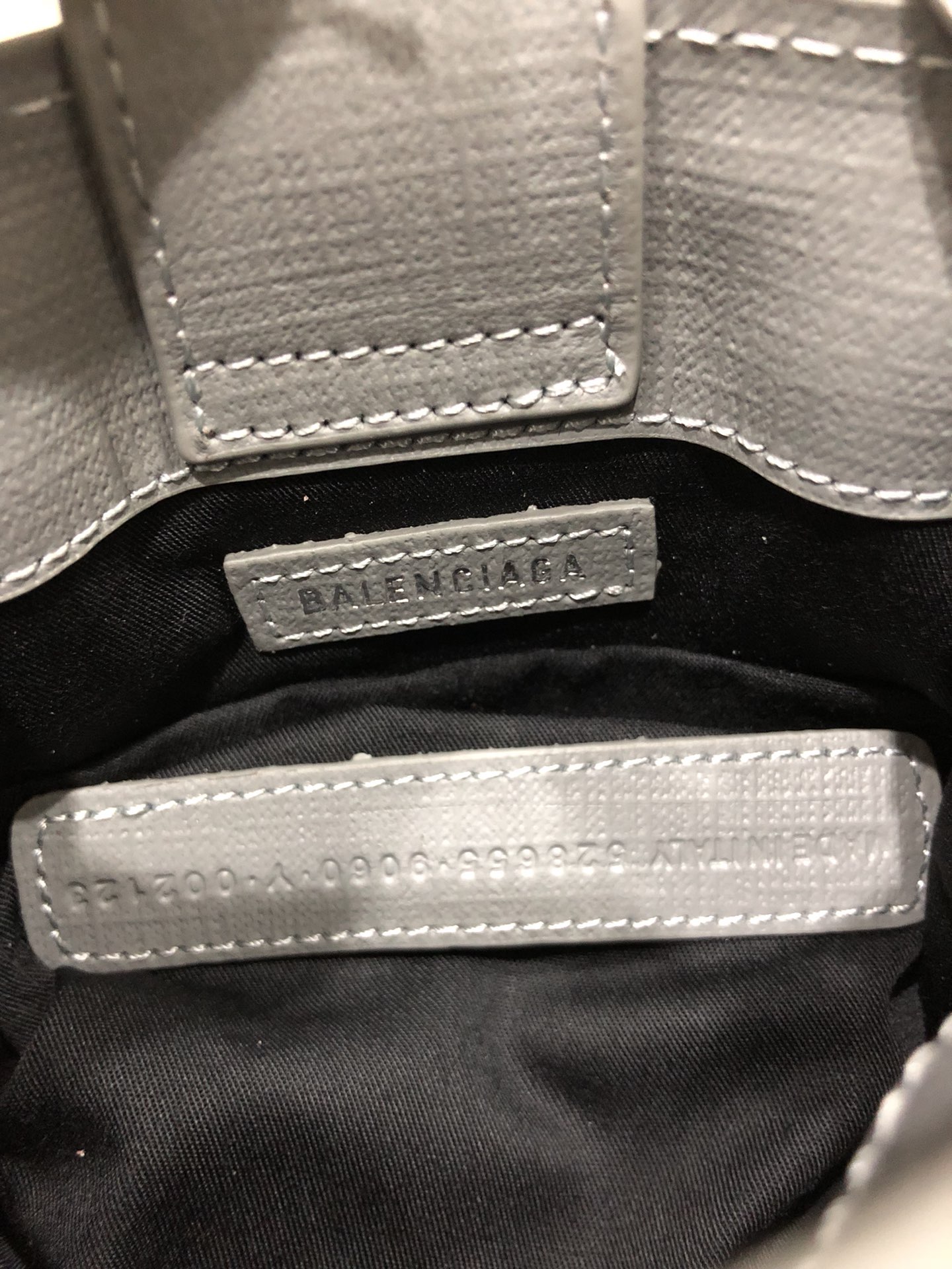 一比一複刻BALENCIAGA巴黎世家 Shopping 方格牛皮革手機包 灰色