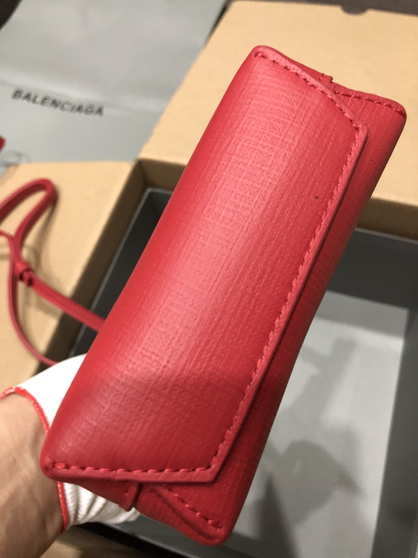 一比一複刻BALENCIAGA巴黎世家 Shopping 方格牛皮革手機包 紅色