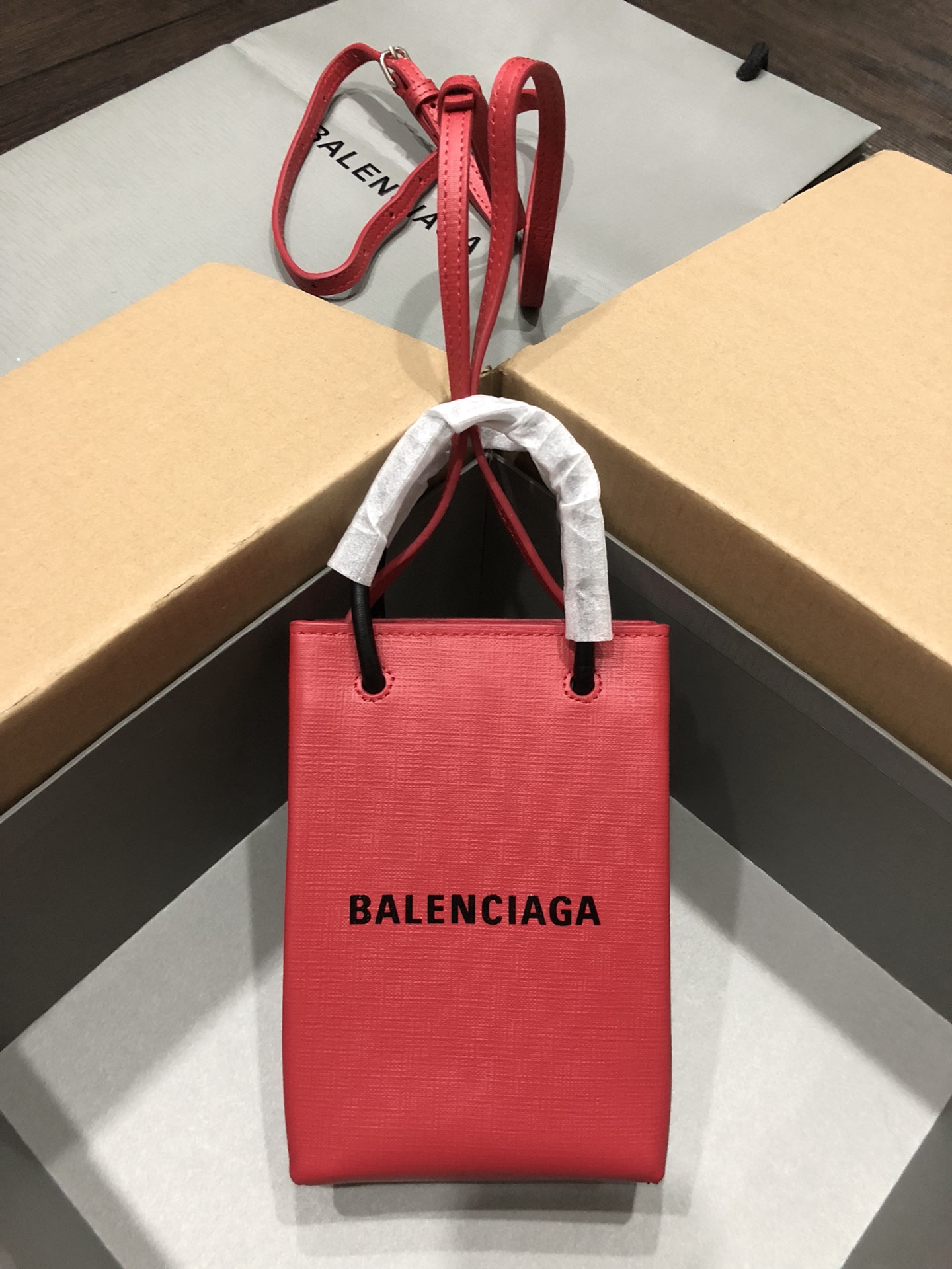 一比一複刻BALENCIAGA巴黎世家 Shopping 方格牛皮革手機包 紅色