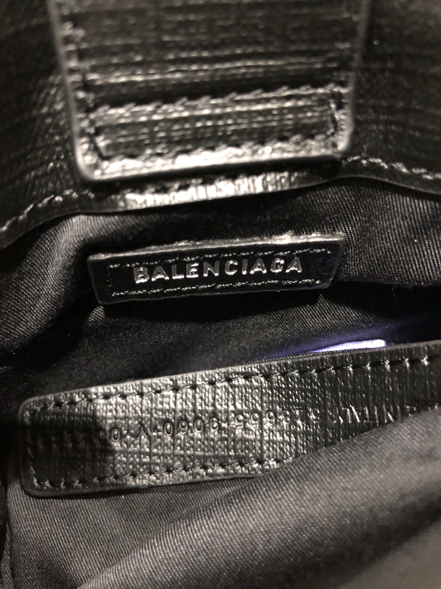 一比一複刻BALENCIAGA巴黎世家 Shopping 方格牛皮革手機包 黑色