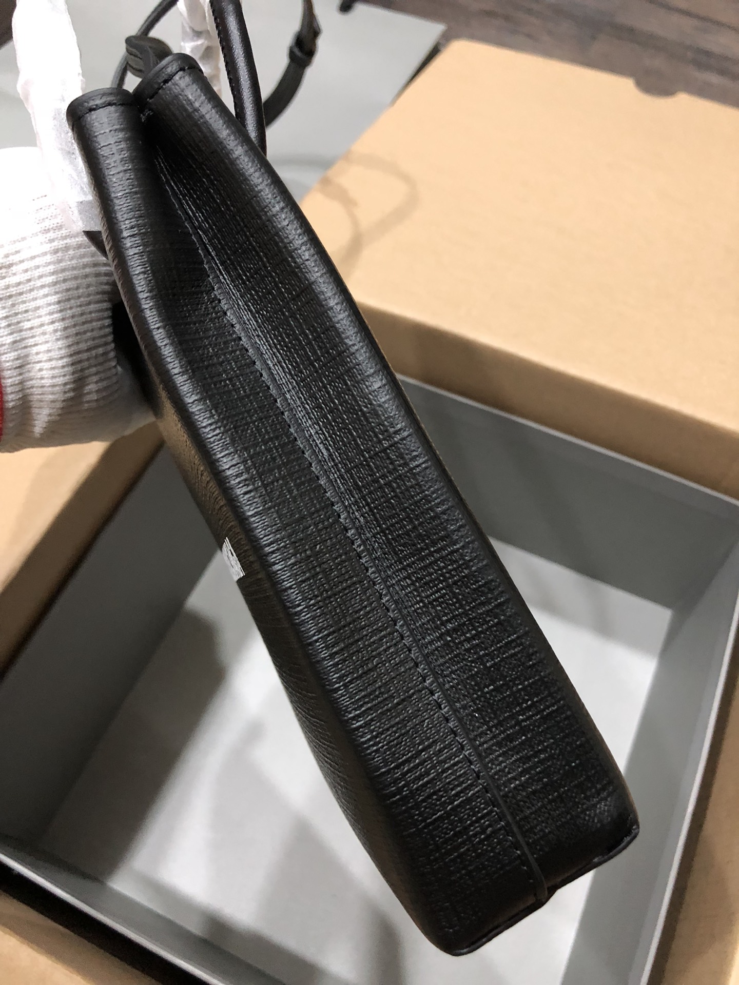 一比一複刻BALENCIAGA巴黎世家 Shopping 方格牛皮革手機包 黑色