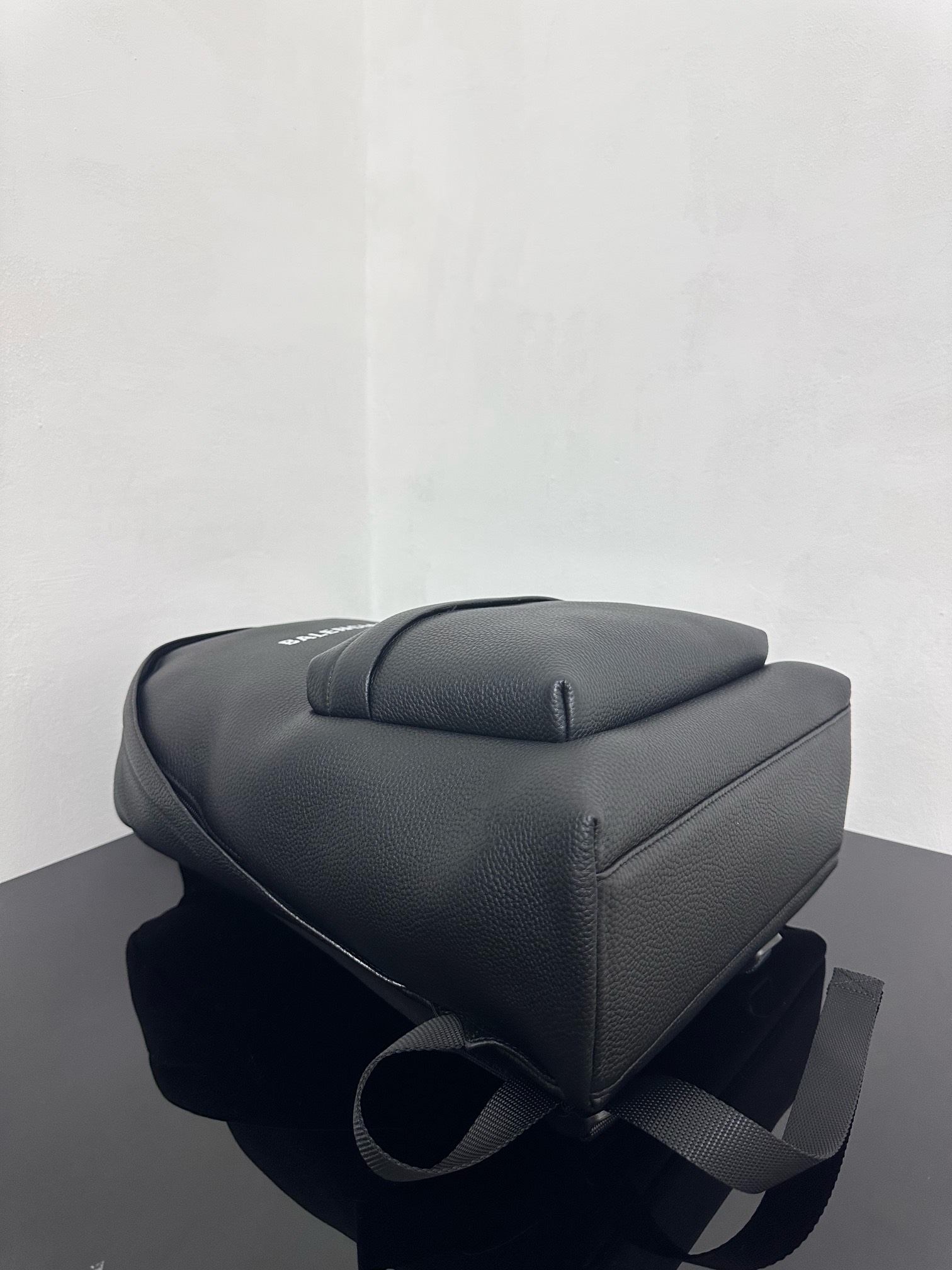 一比一原單BALENCIAGA巴黎世家包包 Everyday黑色柔滑雙層牛皮革雙肩包 大號