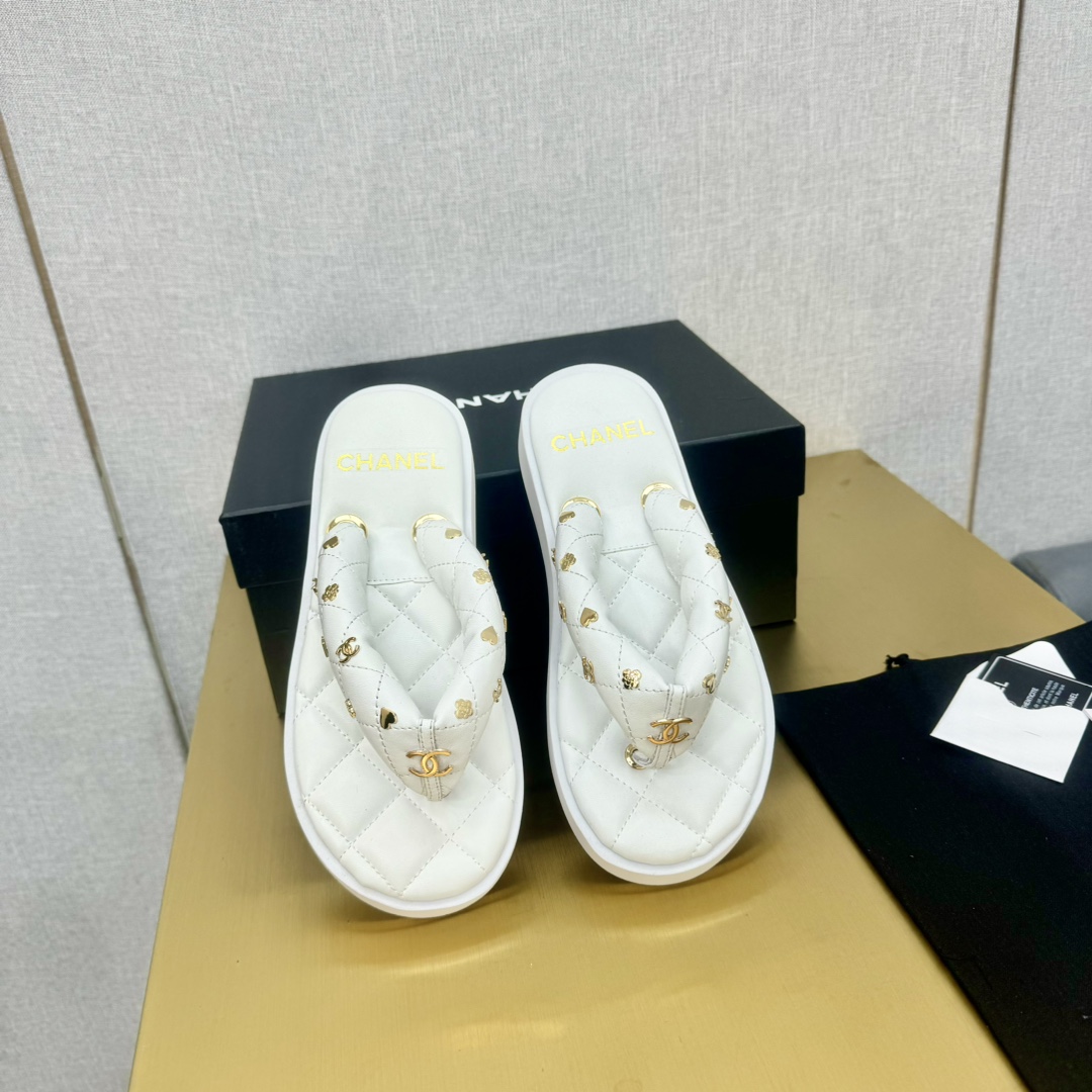 走秀款頂級香奈兒高仿涼鞋女款 白色 真皮