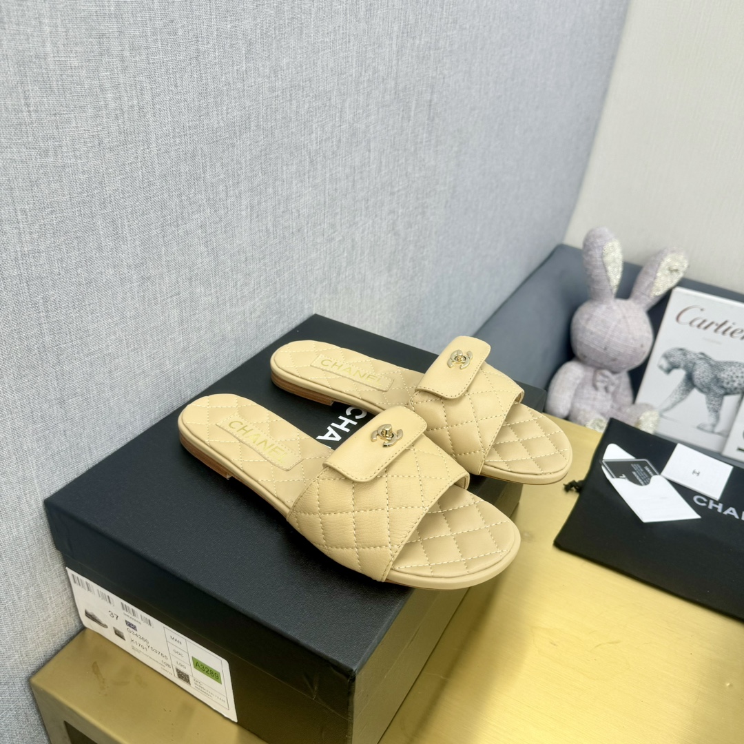CHANEL香奈兒高仿走秀款涼鞋休閒時尚拖鞋 新品 卡其色