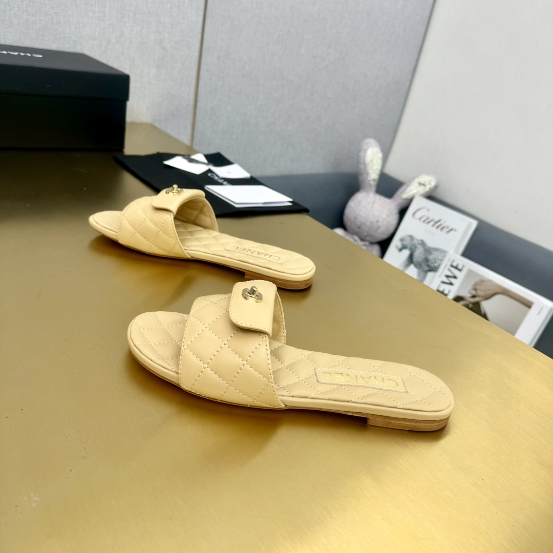 CHANEL香奈兒高仿走秀款涼鞋休閒時尚拖鞋 新品 卡其色