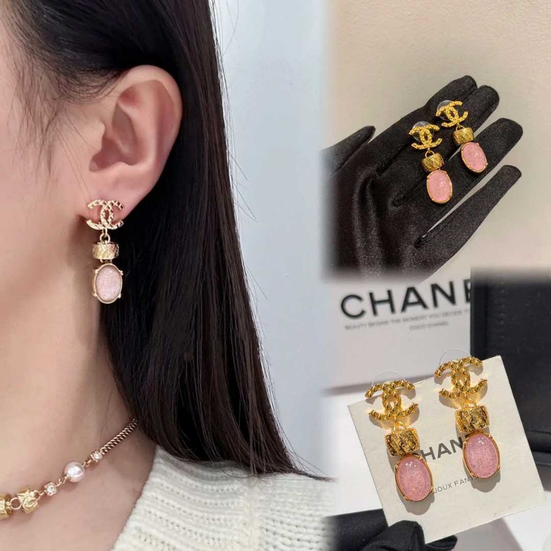 CHANEL雕刻字母耳釘高仿首飾
