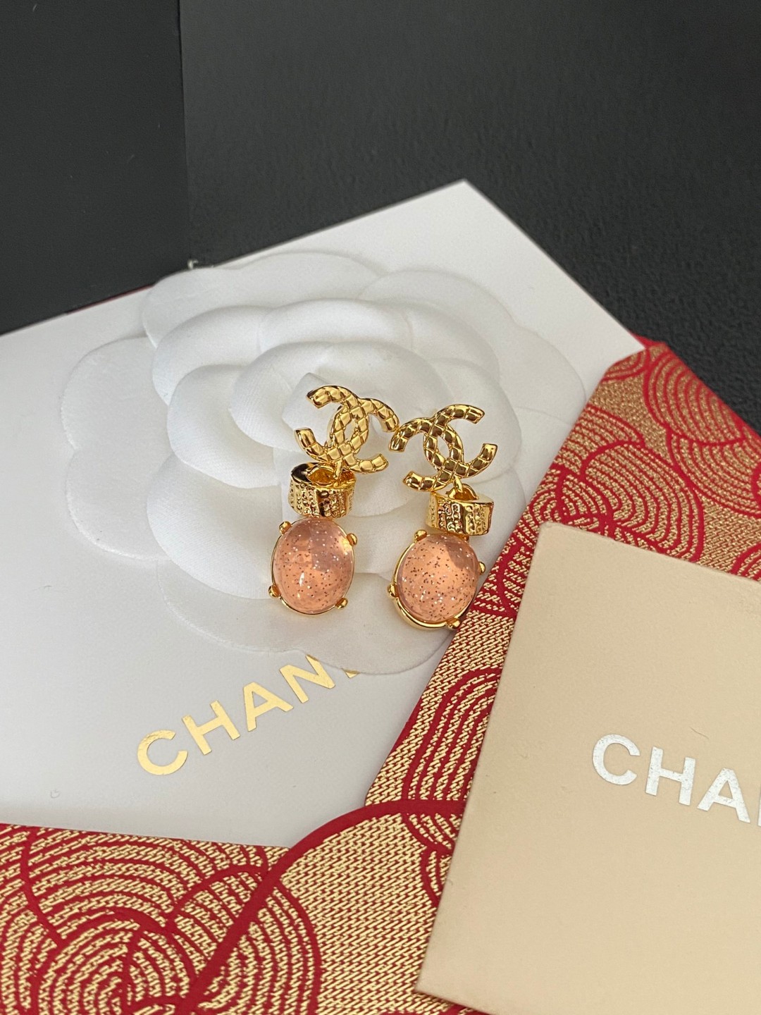 CHANEL雕刻字母耳釘高仿首飾