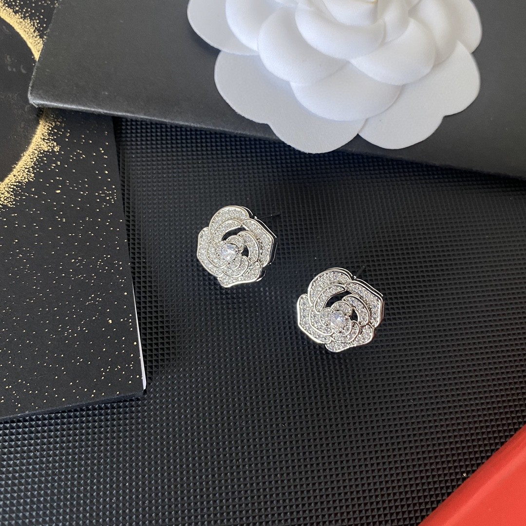 CHANEL原單茶花耳釘簡單大方 優雅十足