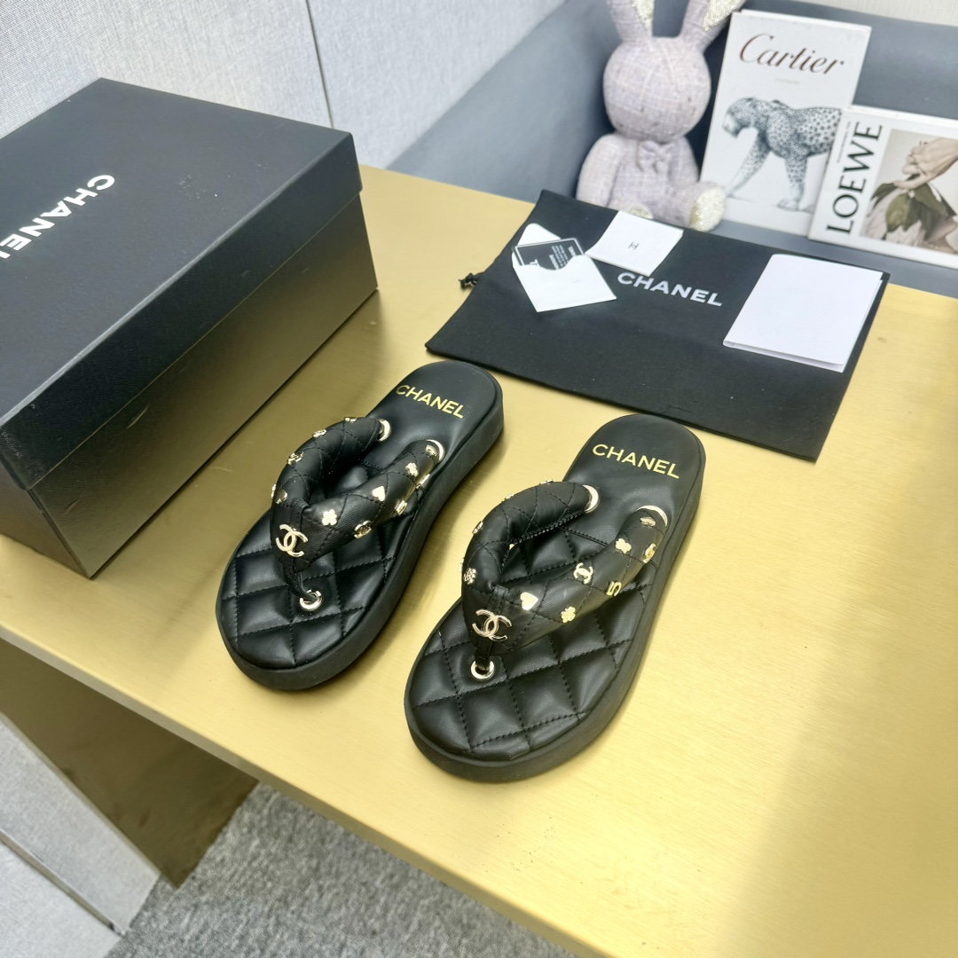 CHANEL香奈兒高仿走秀款夾腳拖鞋女款涼鞋時尚奢侈品