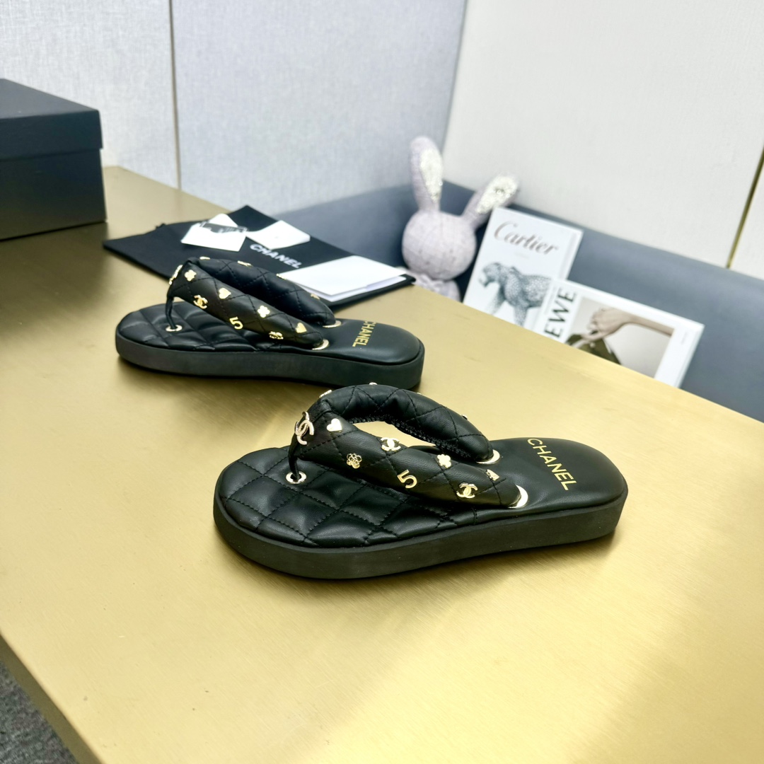 CHANEL香奈兒高仿走秀款夾腳拖鞋女款涼鞋時尚奢侈品