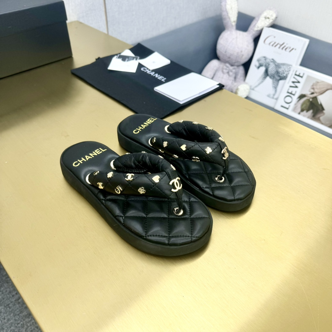 CHANEL香奈兒高仿走秀款夾腳拖鞋女款涼鞋時尚奢侈品