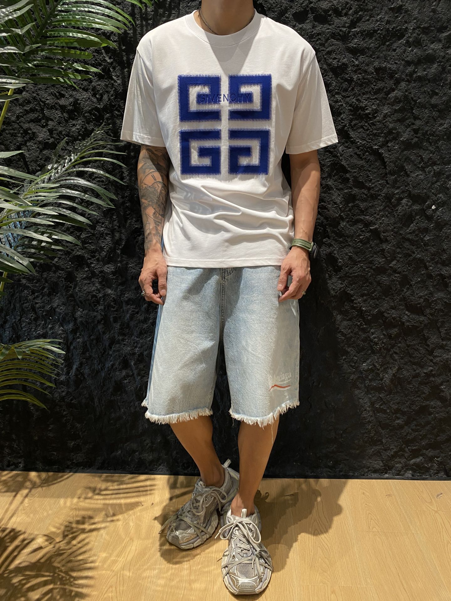 高仿紀梵希男裝圓領短袖T恤衣服
