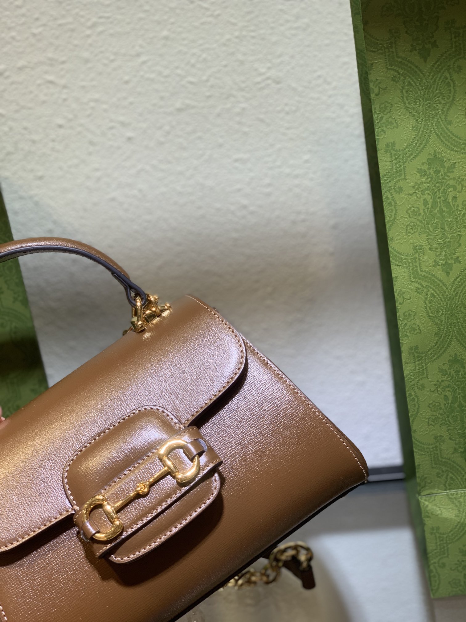 Gucci Horsebit 1955系列原單包包採用卡其色手提包