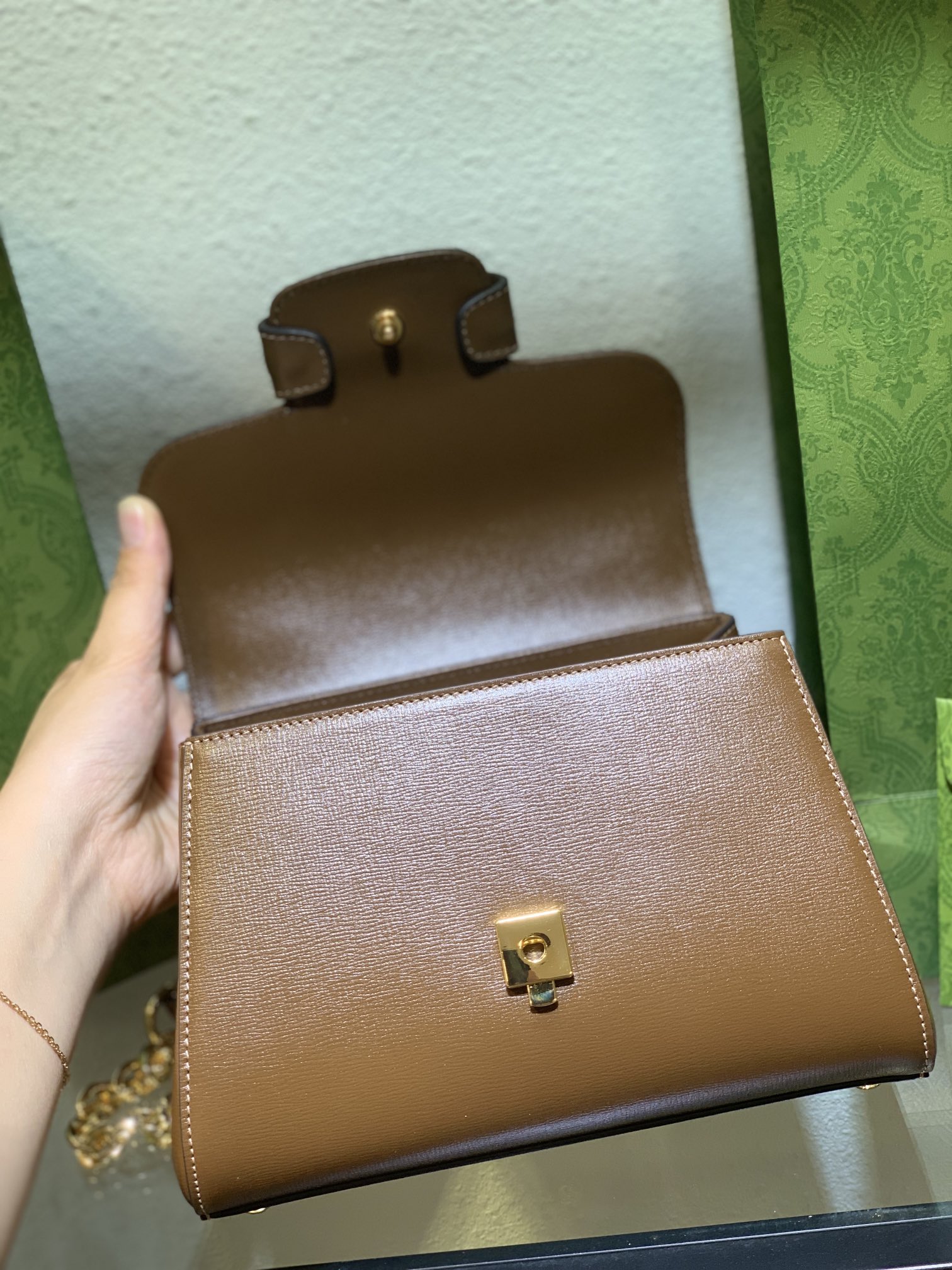Gucci Horsebit 1955系列原單包包採用卡其色手提包