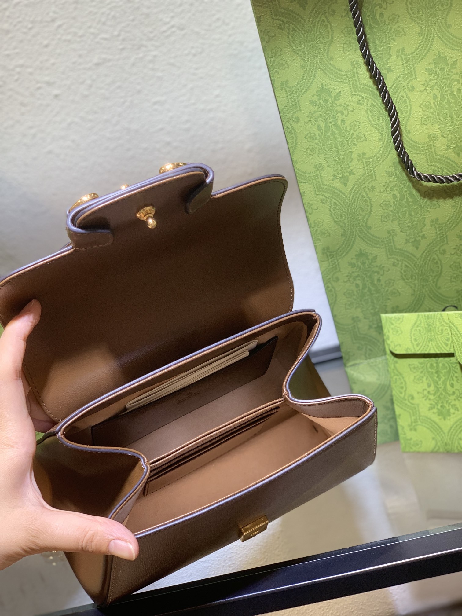 Gucci Horsebit 1955系列原單包包採用卡其色手提包
