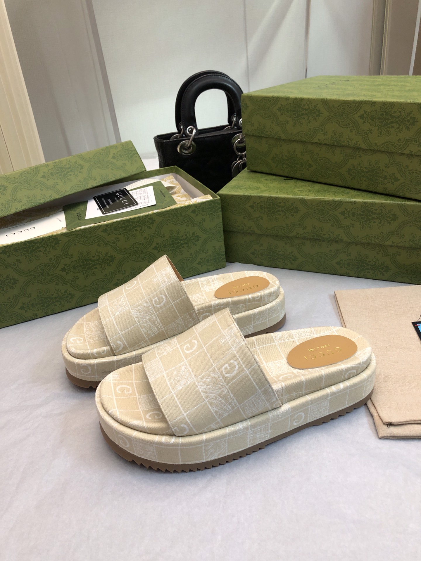 頂級A貨奢侈品Gucci高仿休閒鞋女款涼鞋