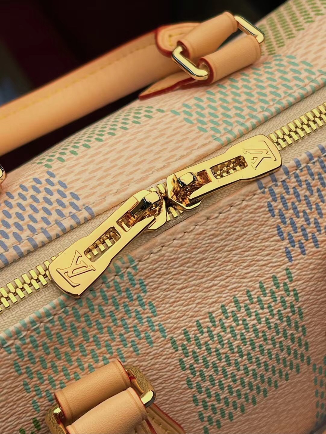 SPEEDY BANDOULIÈRE 20 LV路易威登高仿手袋時尚風格