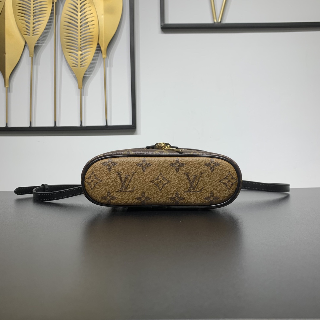 Vanity Chain Pouch 路易威登高仿手袋M47125