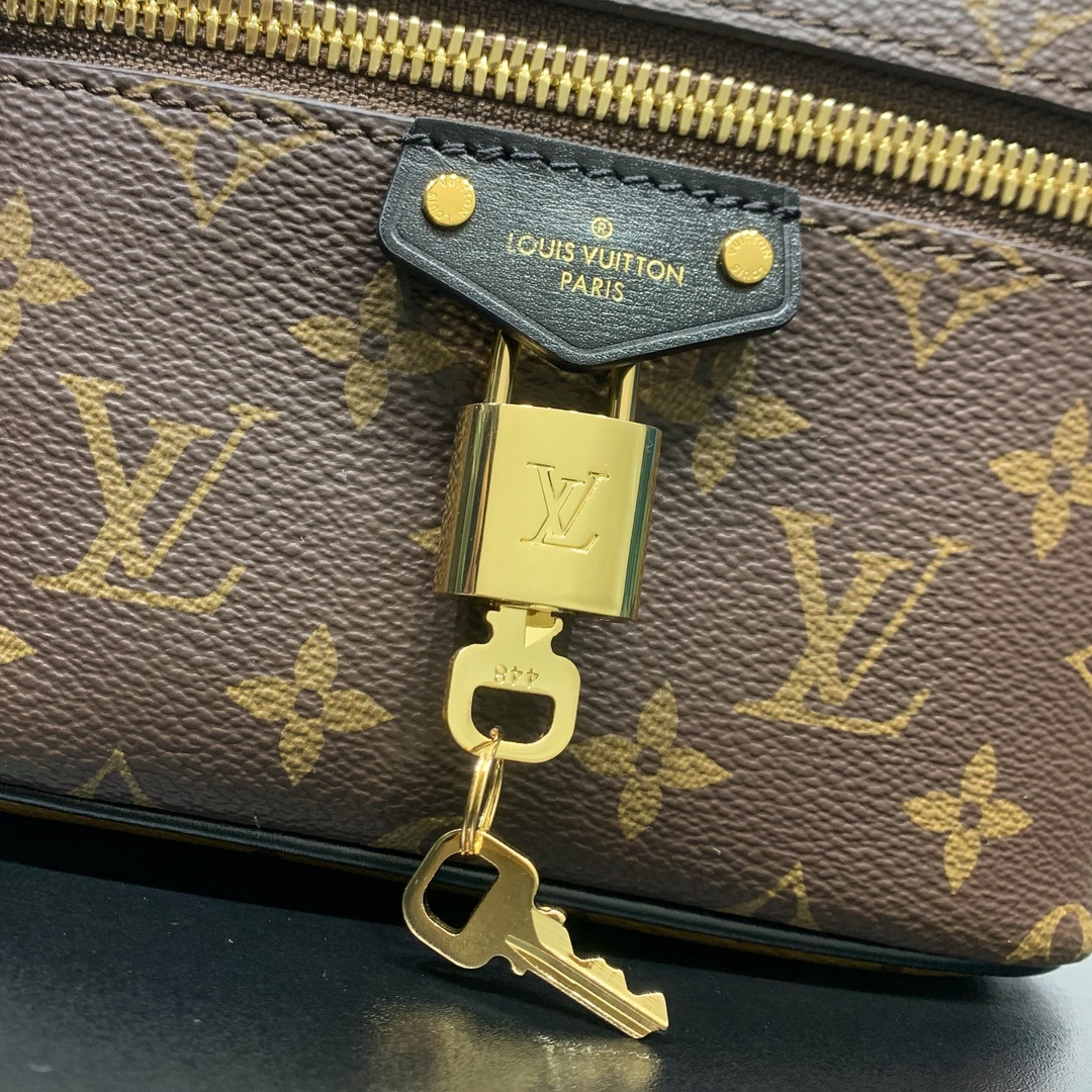 Vanity Chain Pouch 路易威登高仿手袋M47125